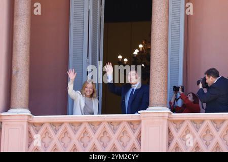 Buenos Aires, Argentina. 20 novembre 2024. Il primo ministro italiano Giorgia Meloni viene ricevuto dal presidente argentino Javier Milei presso la Casa Rosada il 20 novembre 2024 a Buenos Aires, Argentina. (Foto di Francisco Loureiro/Sipa USA) credito: SIPA USA/Alamy Live News Foto Stock