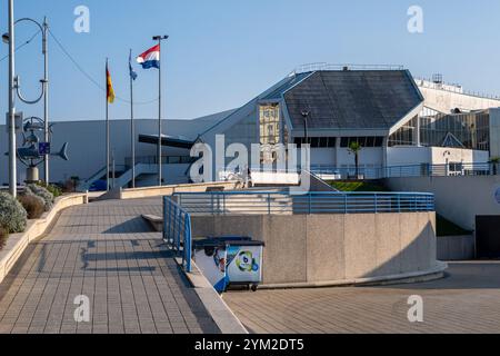 Boulogne-sur-Mer, FR - 23 settembre 2024: Facciata dell'acquario Nausicaa Foto Stock