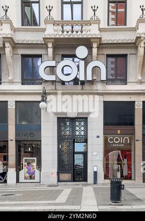 Trieste, Italia - 27 giugno 2024: Negozio di abbigliamento Stefanel Coin in via Dante Alighieri. Foto Stock