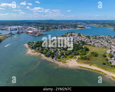 Veduta aerea del fiume Town Mouth to Fore River che include il ponte sul fiume Fore e Germantown a Quincy, Massachusetts ma, Stati Uniti. Foto Stock