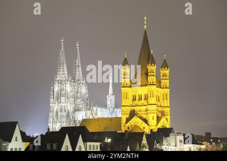 Cattedrale di Colonia e Chiesa di San Martino, Colonia, Renania settentrionale-Vestfalia, Germania, Europa Foto Stock