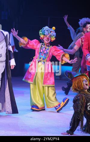 Madrid, Spagna. 20 novembre 2024. Gli attori si esibiscono durante il servizio fotografico del circo di Natale al prezzo del 20 novembre 2024 a Madrid, Spagna. Crediti: SIPA USA/Alamy Live News Foto Stock