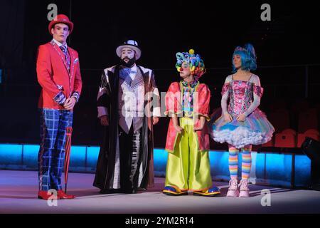 Madrid, Spagna. 20 novembre 2024. Gli attori si esibiscono durante il servizio fotografico del circo di Natale al prezzo del 20 novembre 2024 a Madrid, Spagna. Crediti: SIPA USA/Alamy Live News Foto Stock