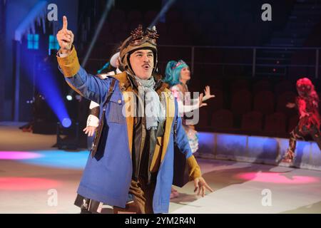 Gli attori si esibiscono durante il servizio fotografico del circo di Natale al prezzo del 20 novembre 2024 a Madrid, Spagna. Foto Stock