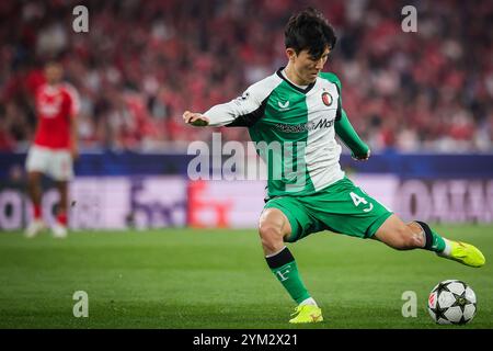 Lisbona, Portogallo. 23 ottobre 2024. In-Beom HWANG del Feyenoord durante la partita di calcio UEFA Champions League, fase MD3 tra SL Benfica e Feyenoord Rotterdam il 23 ottobre 2024 all'Estadio da Luz di Lisbona, Portogallo - foto Matthieu Mirville/DPPI credito: DPPI Media/Alamy Live News Foto Stock