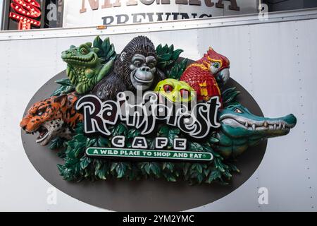 Rainforest Cafe Animals cartello su Clifton Hill a Niagara Falls, Ontario, Canada Foto Stock