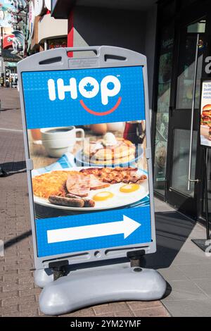 Insegna del ristorante IHOP su Clifton Hill a Niagara Falls, Ontario, Canada Foto Stock