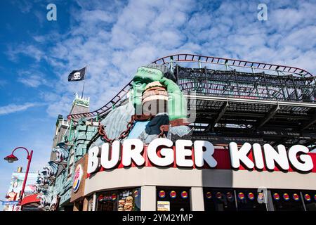 Insegna del ristorante Burger King su Clifton Hill a Niagara Falls, Ontario, Canada Foto Stock