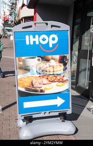 Insegna del ristorante IHOP su Clifton Hill a Niagara Falls, Ontario, Canada Foto Stock