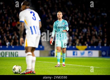 EFL Carabao Cup pareggio tra Brighton e Hove Albion e Liverpool all'American Express Stadium di Brighton, Regno Unito - 30 ottobre 2024 - Jason Steele di Brighton cerca di rallentare la partita solo per uso editoriale. Niente merchandising. Per le immagini di calcio si applicano restrizioni fa e Premier League inc. Non è consentito l'utilizzo di Internet/dispositivi mobili senza licenza FAPL. Per ulteriori dettagli, contattare Football Dataco Foto Stock