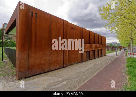 Un monumento al Memoriale del muro di Berlino, Bernauer Straße, Berlino. Foto Stock