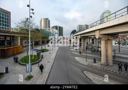 Stazione degli autobus di Sloterdijk e hub dei trasporti con ponte ad anello ad Amsterdam, Paesi Bassi, 14 novembre 2024 Foto Stock