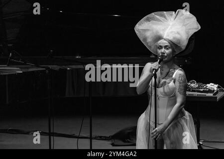 Madrid, Spagna. 20 novembre 2024. Lady Blackbird si esibisce durante il concerto JAZZMADRID al Conde Duque di Madrid 20 novembre 2024 Spagna Credit: SIPA USA/Alamy Live News Foto Stock