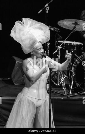 Madrid, Spagna. 20 novembre 2024. Lady Blackbird si esibisce durante il concerto JAZZMADRID al Conde Duque di Madrid 20 novembre 2024 Spagna Credit: SIPA USA/Alamy Live News Foto Stock