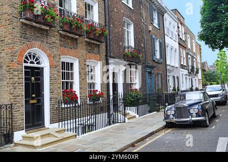 Londra, Regno Unito - 20 settembre 2024: Il quartiere di Chelsea di Londra è noto per i suoi residenti benestanti e di talento Foto Stock