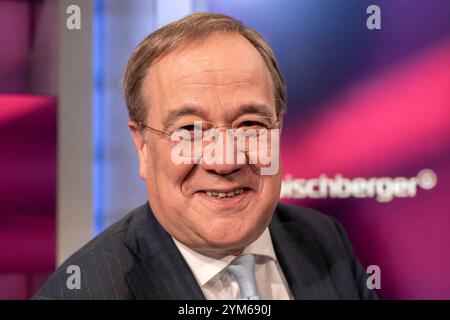 Maischberger aus Köln am 20. Novembre 2024. Im Bild der ehemalige CDU-Parteivorsitzende Armin Laschet. In der Runde wurde über sexualisierte Gewalt gegen Frauen, Trump und Putin, den Ukraine-Krieg sowie über die Kanzlerfrage diskutiert. Köln Nordrhein-Westfalen Deutschland *** Maischberger di Colonia il 20 novembre 2024 nella foto l'ex presidente del partito CDU Armin Laschet il panel ha discusso la violenza sessuale contro le donne, Trump e Putin, la guerra in Ucraina e la questione del cancelliere Colonia Renania settentrionale-Vestfalia Germania Foto Stock