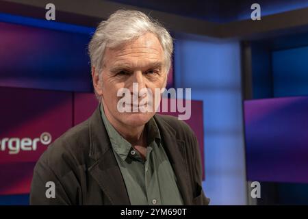 Maischberger aus Köln am 20. Novembre 2024. Im Bild der Schauspieler Walter Sittler. In der Runde wurde über sexualisierte Gewalt gegen Frauen, Trump und Putin, den Ukraine-Krieg sowie über die Kanzlerfrage diskutiert. Köln Nordrhein-Westfalen Deutschland *** Maischberger di Colonia il 20 novembre 2024 nella foto l'attore Walter Sittler il panel ha discusso la violenza sessuale contro le donne, Trump e Putin, la guerra in Ucraina e la questione del cancelliere Colonia Renania settentrionale-Vestfalia Germania Foto Stock