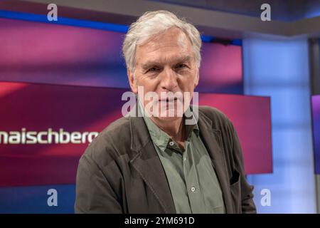 Maischberger aus Köln am 20. Novembre 2024. Im Bild der Schauspieler Walter Sittler. In der Runde wurde über sexualisierte Gewalt gegen Frauen, Trump und Putin, den Ukraine-Krieg sowie über die Kanzlerfrage diskutiert. Köln Nordrhein-Westfalen Deutschland *** Maischberger di Colonia il 20 novembre 2024 nella foto l'attore Walter Sittler il panel ha discusso la violenza sessuale contro le donne, Trump e Putin, la guerra in Ucraina e la questione del cancelliere Colonia Renania settentrionale-Vestfalia Germania Foto Stock