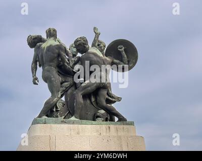 Trieste, Italia - 27 giugno 2024: Lato sud, primo piano frontale del Trieste Memoriale di Guerra dei caduti sulla collina denominata colle di San giusto gruppo di Foto Stock