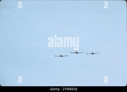 Volo di tre T-33A in formazione fingertip. Il volo commemorativo fu l'ultimo locale dopo 31 anni di assegnazione alla Montana ang a Great Falls. Foto Stock