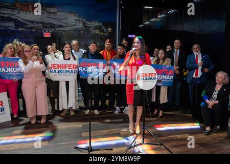 New York, NY, Stati Uniti d'America, 20 novembre 2024: Il membro dell'assemblea di New York Jenifer Rajkumar ha dato il via al raduno d'inizio per il controllore di New York al Palace in Queens a New York il 20 novembre 2024. Jenifer Rajkumar ha iniziato la sua campagna per la posizione di City Comptroller, le elezioni si terranno a novembre 2025. Crediti: Lev Radin/Alamy Live News Foto Stock