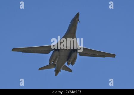 Un B-1B Lancer della U.S. Air Force ritorna dopo una missione da bombardiere CONUS-CONUS presso Ellsworth Air Force base, S.D., 2 agosto 2024. U.S. Strategic Command for Foto Stock
