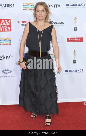 Nova Meierhenrich bei der 17. Verleihung der Goldenen Bild der Frau 2024 im Stage Theater Neue Flora. Amburgo, 20.11.2024 *** Nova Meierhenrich alla cerimonia di premiazione del 17 Golden Bild der Frau 2024 presso lo Stage Theater Neue Flora Hamburg, 20 11 2024 foto:xgbrcix/xFuturexImagex goldene bild 4373 Foto Stock