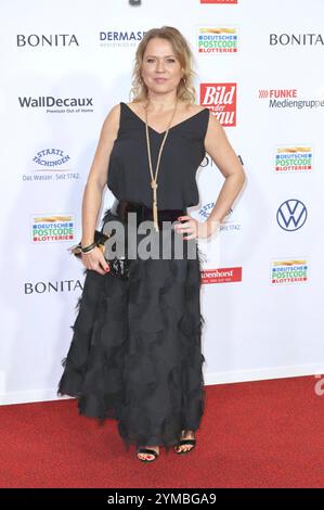 Nova Meierhenrich bei der 17. Verleihung der Goldenen Bild der Frau 2024 im Stage Theater Neue Flora. Amburgo, 20.11.2024 *** Nova Meierhenrich alla cerimonia di premiazione del 17 Golden Bild der Frau 2024 presso lo Stage Theater Neue Flora Hamburg, 20 11 2024 foto:xgbrcix/xFuturexImagex goldene bild 4372 Foto Stock