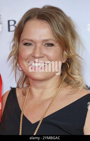 Nova Meierhenrich bei der 17. Verleihung der Goldenen Bild der Frau 2024 im Stage Theater Neue Flora. Amburgo, 20.11.2024 *** Nova Meierhenrich alla cerimonia di premiazione del 17 Golden Bild der Frau 2024 presso lo Stage Theater Neue Flora Hamburg, 20 11 2024 foto:xgbrcix/xFuturexImagex goldene bild 4374 Foto Stock