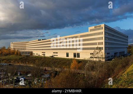 Sede centrale del fornitore di servizi IT Materna Information & Communications se presso il Phoenix Technology Park a Dortmund-Hoerde, Dortmund, North Rhine-WE Foto Stock