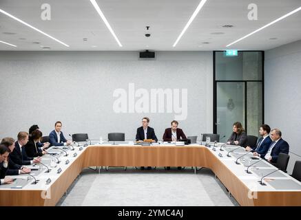 L'AIA - 21/11/2024, Presidente della camera bassa Martin Bosma durante la riunione costitutiva della nuova commissione temporanea per i diritti fondamentali e la revisione costituzionale. ANP REMKO DE WAAL paesi bassi - uscita belgio Foto Stock