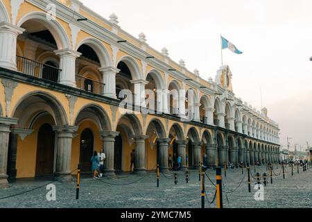 La strada principale della città di Antigua , Guatemala - 2 settembre 2024. Foto di alta qualità Foto Stock