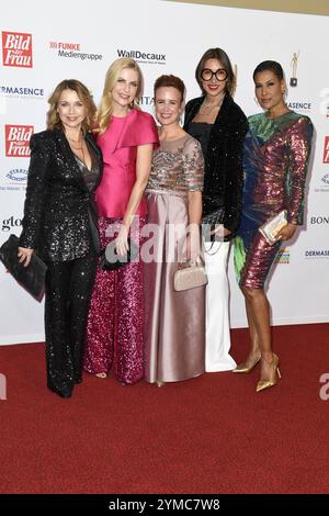 Tina Ruland, Tanja Buelter, Julia Becker, Swaantje Taube und Marie Amiere bei der Verleihung Goldene Bild der Frau ad Amburgo am 20.11.2024 *** Tina Ruland, Tanja Buelter, Julia Becker, Swaantje Taube e Marie Amiere alla cerimonia di premiazione Goldene Bild der Frau ad Amburgo il 20 11 2024 Foto Stock