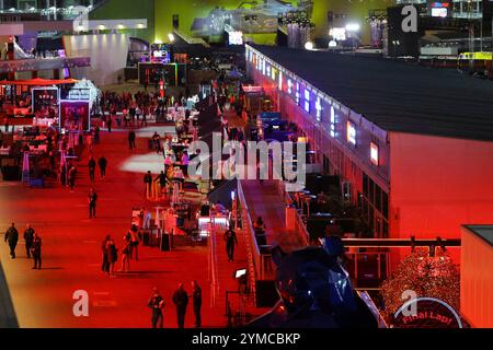 20 novembre 2024, Las Vegas Street Circuit, Las Vegas, FORMULA 1 HEINEKEN SILVER LAS VEGAS GRAND PRIX 2024, nella foto il paddock di Las Vegas. Foto Stock