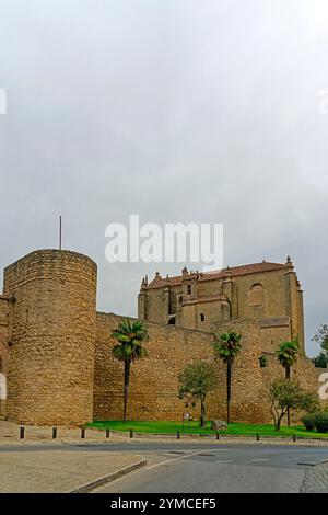 Straßenansicht, Stadtmauer, Kirche, Iglesia del Espíritu Santo Foto Stock