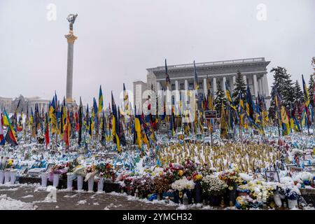 Kiev, Ucraina. 21 novembre 2024. Il centro di Kiev, coperto dalla prima neve dell'anno. Crediti: Andreas Stroh/Alamy Live News Foto Stock