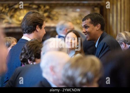 Bruxelles, Belgio. 21 novembre 2024. Stromae, alias Paul Van Haver, raffigurato durante un ricevimento reale per persone che sono state concesse con la grazia della nobiltà, giovedì 21 novembre 2024, al Palazzo reale di Bruxelles. BELGA PHOTO JAMES ARTHUR GEKIERE credito: Belga News Agency/Alamy Live News Foto Stock