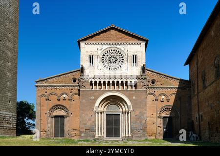 Facciata della chiesa, San Pietro, chiesa cattolica romana, Tuscania, provincia di Viterbo, regione Lazio, Italia Foto Stock