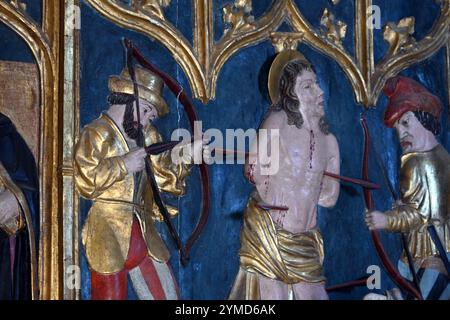 Sant Sebastiano, (cAD255-cAD288), santo cristiano e martire, tiro con frecce, retina in legno dipinto (1525) Chiesa di San Nicola, Bargeme Provenza Francia Foto Stock