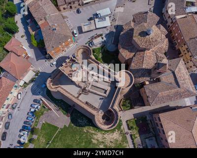 Urbisaglia (Marche-provincia di Macerata). Vista sul centro storico con la fortezza Foto Stock