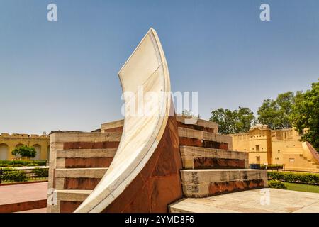 Strumenti astronomici architettonici a Jantar Mantar a Jaipur. Patrimonio dell'umanità dell'UNESCO in India Foto Stock