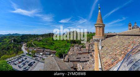 Urbino. Panorama dalle Torri meridionali del Palazzo Ducale Foto Stock