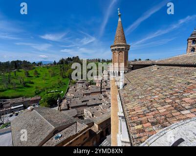 Urbino. Panorama dalle Torri meridionali del Palazzo Ducale Foto Stock