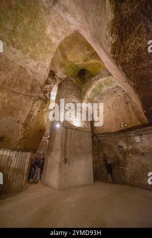 Napoli. Centro storico. Napoli sotterranea. Acquedotto-cisterna dell'era greco-romana Foto Stock