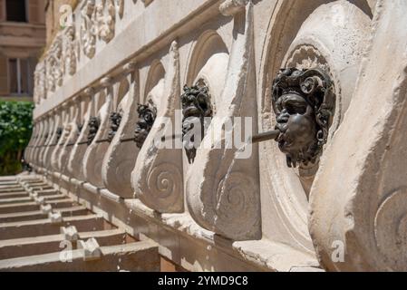 Ancona. Centro storico. Fontana del Calamo o dei tredici beccucci Foto Stock