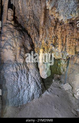 Pale (comune di Foligno. Umbria). Le grotte dell'Abbadessa Foto Stock