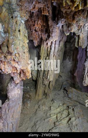 Pale (comune di Foligno. Umbria). Le grotte dell'Abbadessa Foto Stock