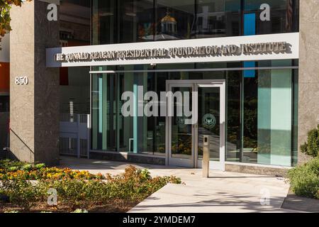 WASHINGTON DC, USA - 17 NOVEMBRE 2024. Ingresso alla Fondazione presidenziale Ronald Reagan e all'Istituto. Foto Stock