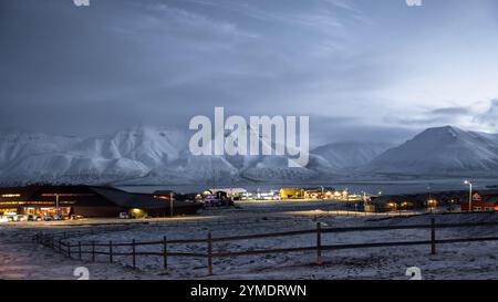 Paesaggi intorno alla città di Longyearbyen Svalbard, Norvegia Foto Stock