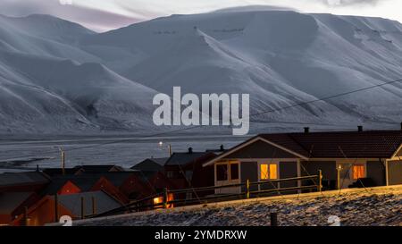 Paesaggi intorno alla città di Longyearbyen Svalbard, Norvegia Foto Stock